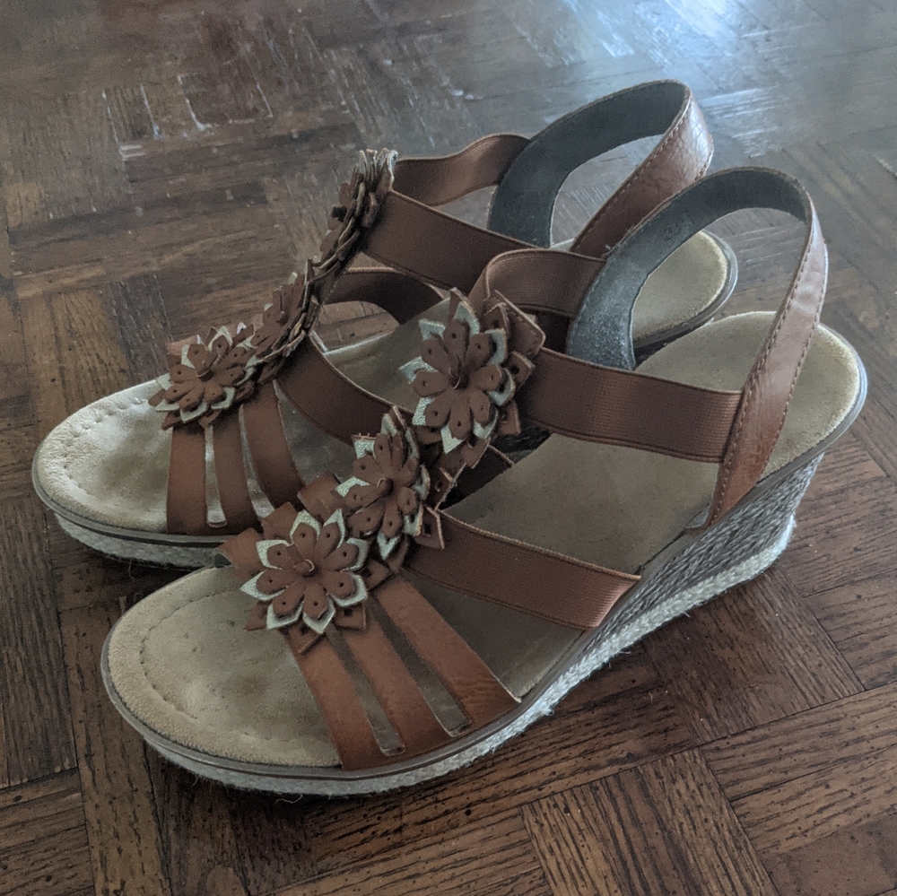 Sandals - Picture 2 of 6